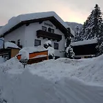 Tattoo Mit Restaurant Und Tattoo-studio בית הארחה 3*