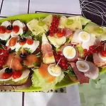 בית הארחה Tattoo Mit Restaurant Und Tattoo-studio