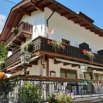 Tattoo Mit Restaurant Und Tattoo-studio Guest house