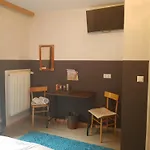 בית הארחה Tattoo Mit Restaurant Und Tattoo-studio 3*