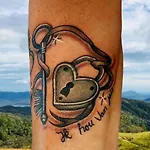 Tattoo Mit Restaurant Und Tattoo-studio