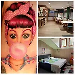 Tattoo Mit Restaurant Und Tattoo-studio 3*