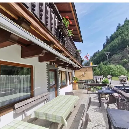 Tattoo Mit Restaurant Und Tattoo-studio Guest house