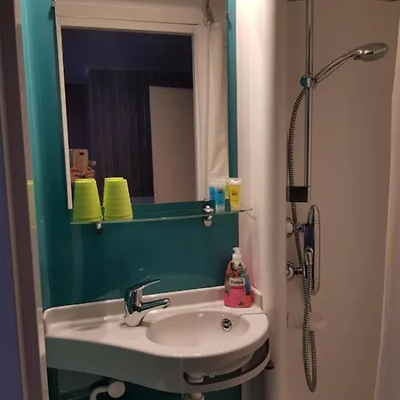 Tattoo Mit Restaurant Und Tattoo-studio