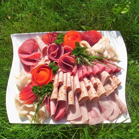 Tattoo Mit Restaurant Und Tattoo-studio 3*