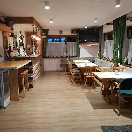 ゲストハウス Tattoo Mit Restaurant Und Tattoo-studio 3*