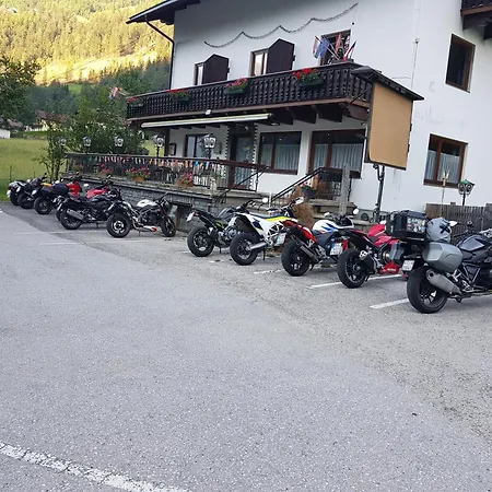 Tattoo Mit Restaurant Und Tattoo-studio Guest house