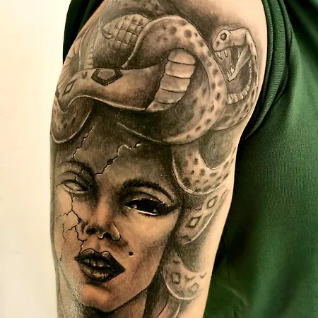 Tattoo Mit Restaurant Und Tattoo-studio Gasthuis Mörtschach