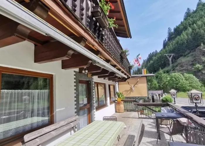 Tattoo Mit Restaurant Und Tattoo-studio בית הארחה