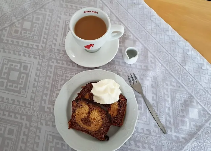 Maison d'hôtes Tattoo Mit Restaurant Und Tattoo-studio Mörtschach