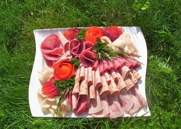 Tattoo Mit Restaurant Und Tattoo-studio 3*