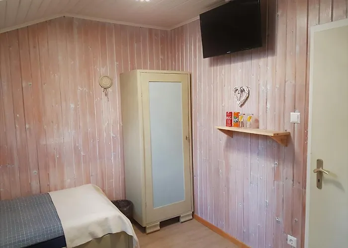 Tattoo Mit Restaurant Und Tattoo-studio 3*