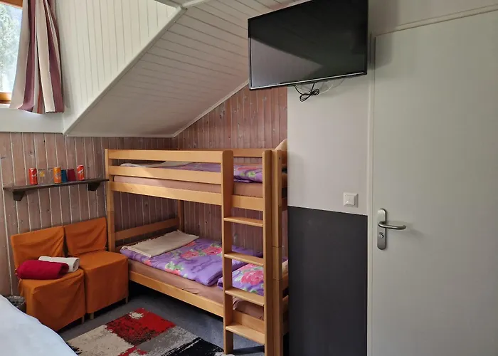 Tattoo Mit Restaurant Und Tattoo-studio בית הארחה Mörtschach