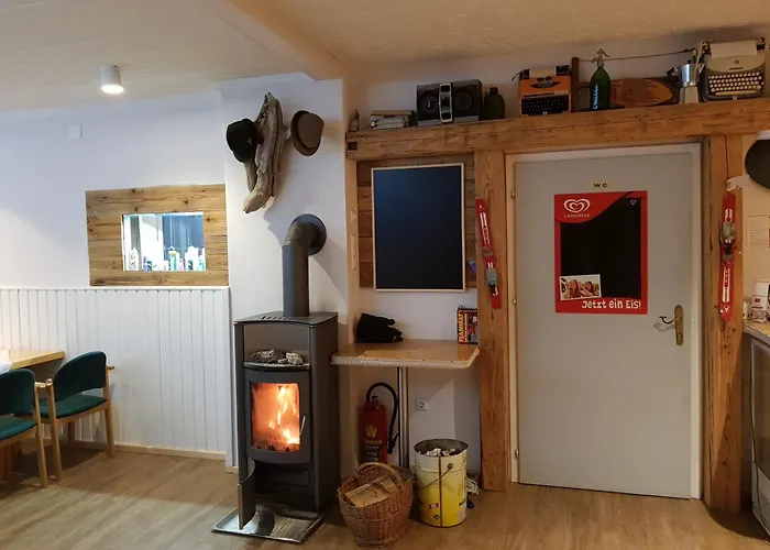 Tattoo Mit Restaurant Und Tattoo-studio 3*