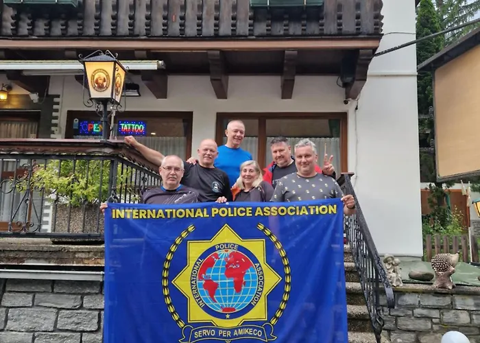 Maison d'hôtes Tattoo Mit Restaurant Und Tattoo-studio Mörtschach